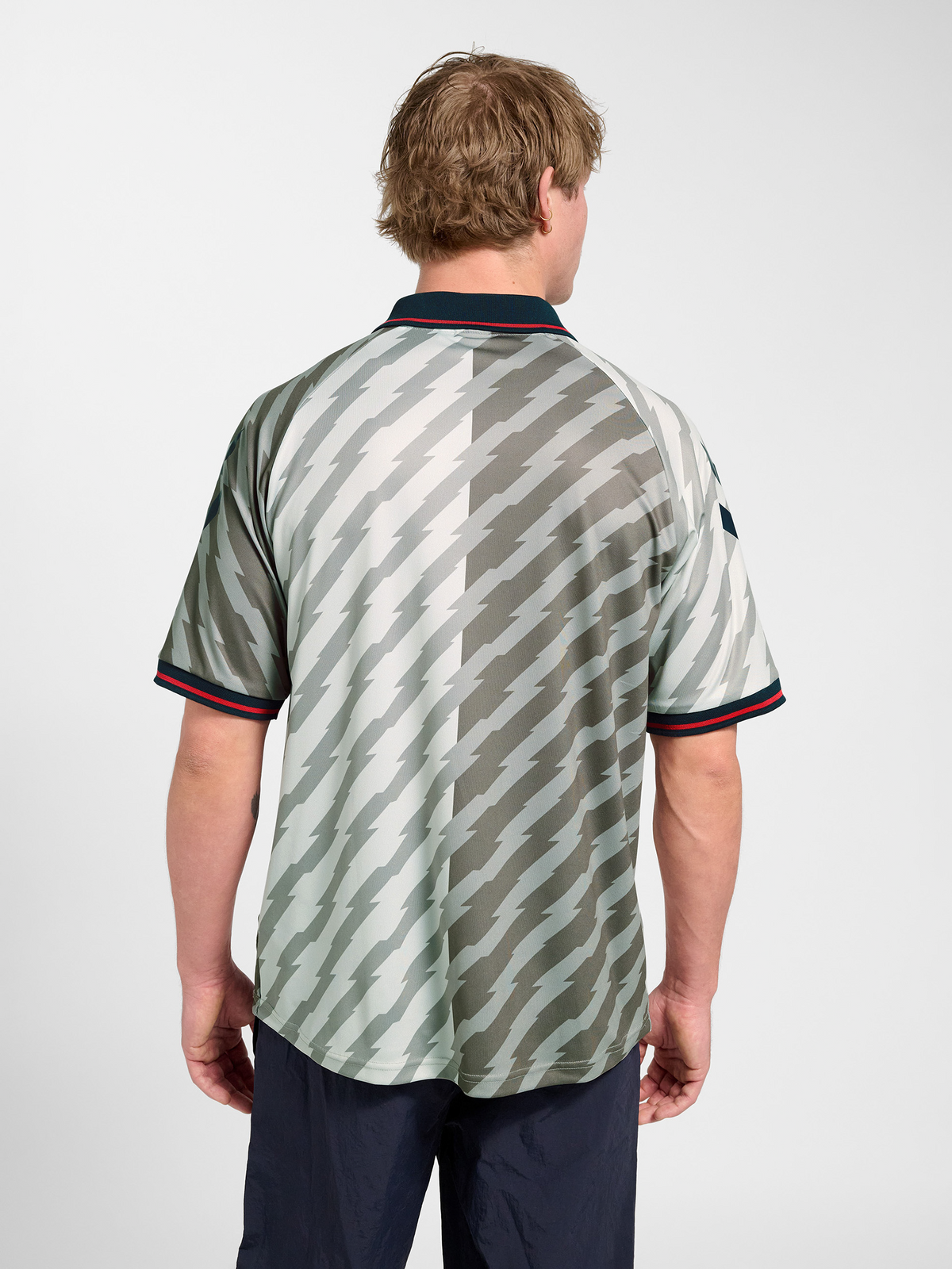 hmlWORLD 26 SOCCER JERSEY