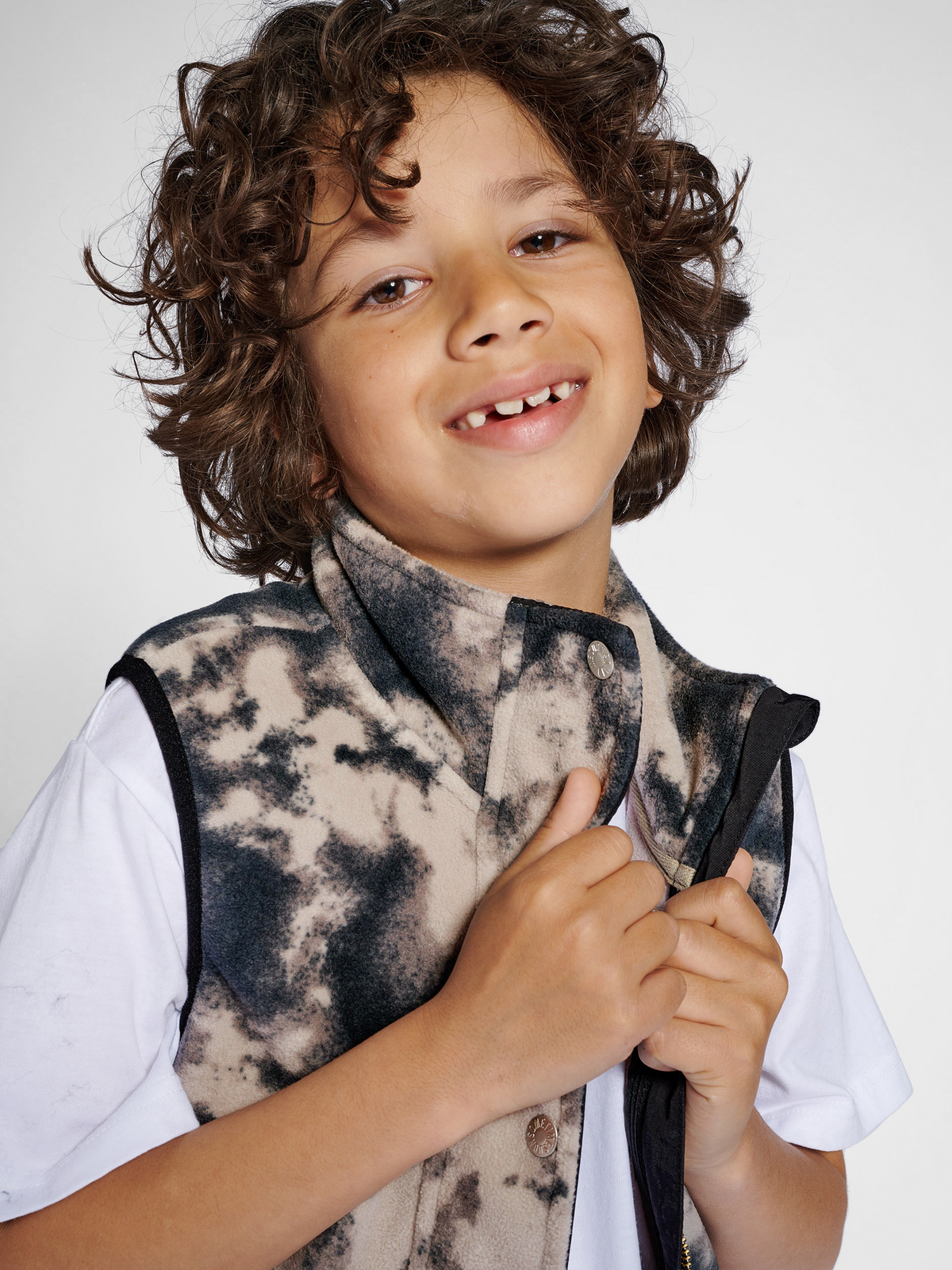 stsBASE VEST