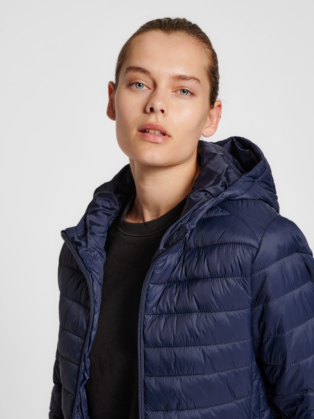 hmlRED QUILTED HOOD JACKET WOMAN